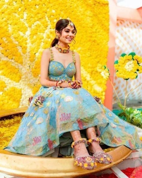 Ocean Breeze Haldi: A Solo Bride's Serene Joy