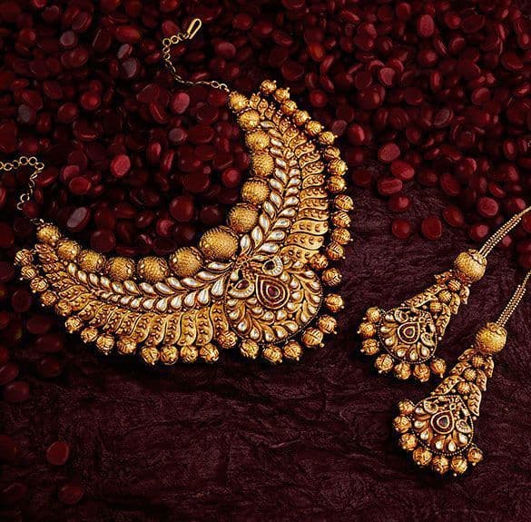 Gilded Legacy: Regal Bridal Set in Antique Gold