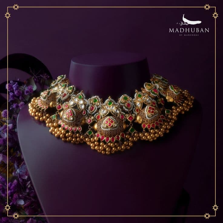 Regal Heirloom: The Empress's Legacy Necklace