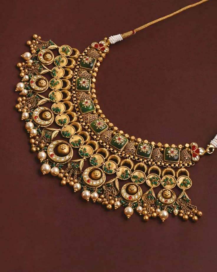 Emerald Glade Bridal Necklace: A Symphony of Heritage and Grace
